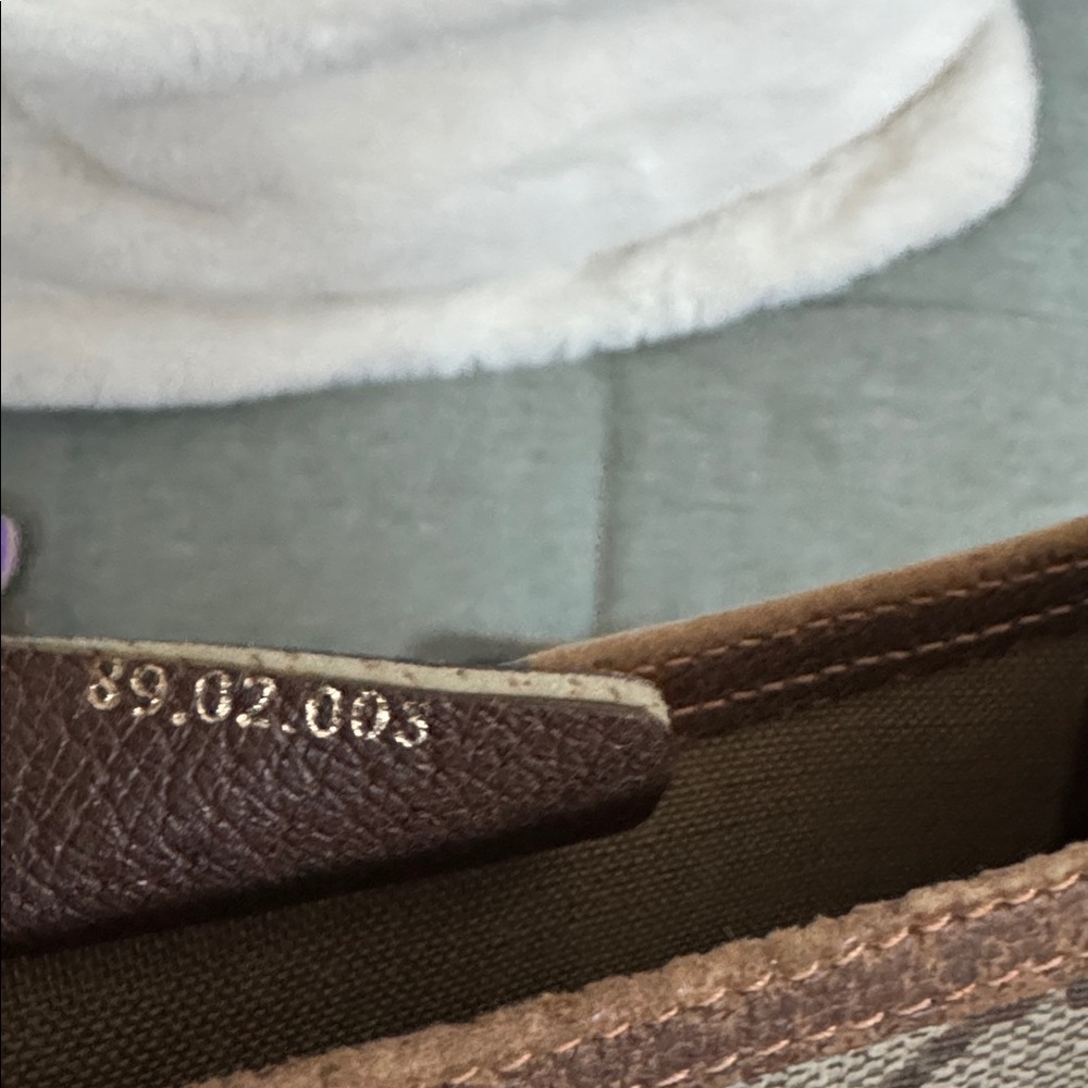 Gucci Beige Monogram Tote with Green and Red Straps - Picture 8 of 9